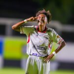 Atacante Natasha atuando pelo Ação em 2026