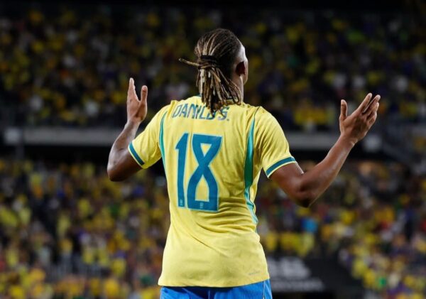 Com convocação de Danilo, Botafogo lidera ranking de time que mais cedeu jogadores para Seleção Brasileira. - Canal Na Coruja
