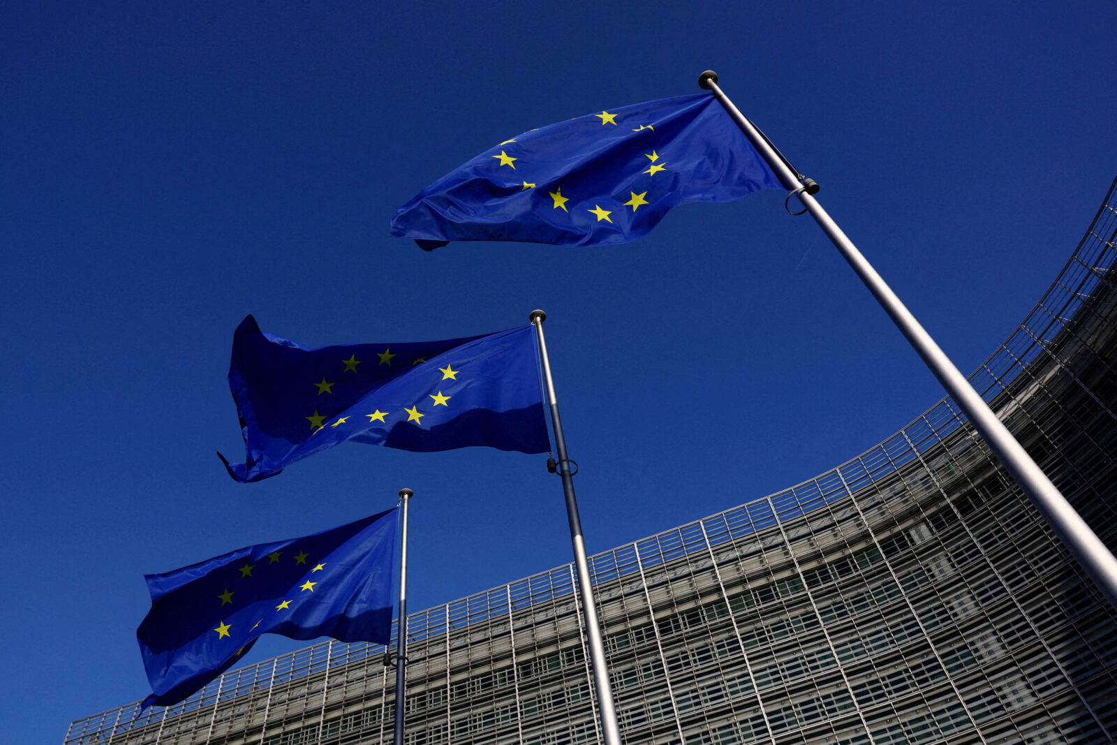 Brasileiros repatriados da União Europeia quase dobram em 2025
