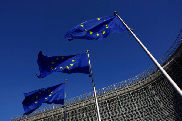 Brasileiros repatriados da União Europeia quase dobram em 2025