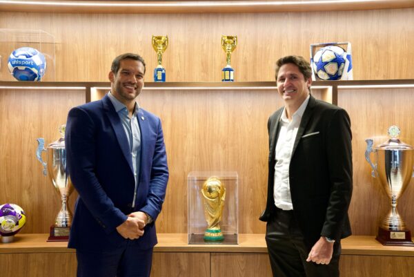 Empreendedor, Edmílson lança livro sobre os bastidores do futebol 11 Edmilson - Canal Na Coruja