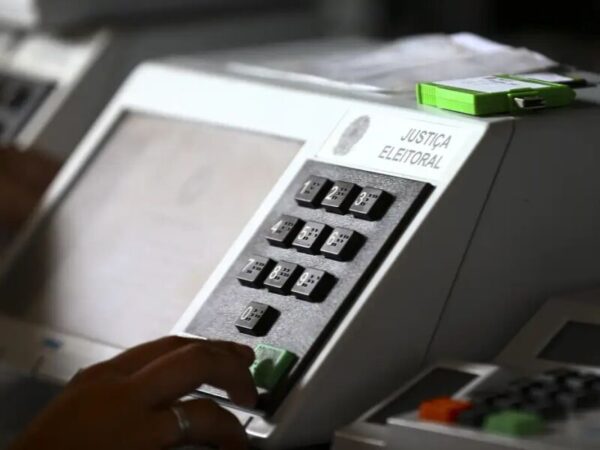 Eleitores brasileiros no exterior ultrapassam 1 milhão de cadastrados pela primeira vez