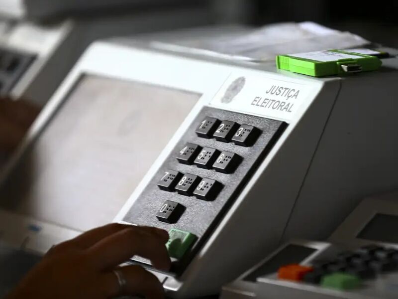 Eleitores brasileiros no exterior ultrapassam 1 milhão de cadastrados pela primeira vez
