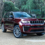 Eletrificação de veículos ganha força com nova linha Cherokee turbo
