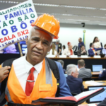 Pastor Isidório defende PEC da escala 5×2 e diz que trabalhador terá tempo para “fazer sexo em paz” - Canal Na Coruja