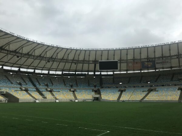 Vasco x Grêmio, Cruzeiro x Santos e Corinthians x Flamengo: Guia Completo dos Jogos de Domingo 12 Maracana Scaled 1 - Canal Na Coruja