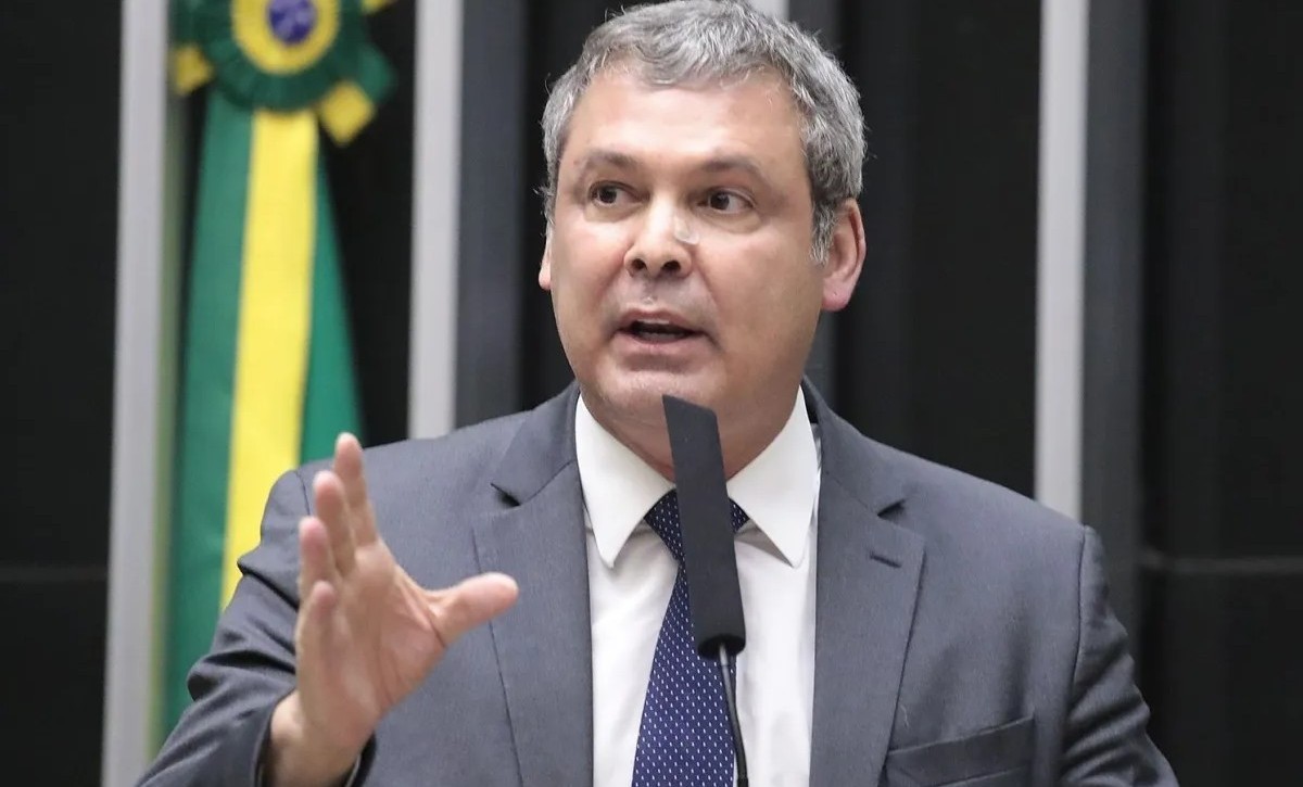 Pix e sistema financeiro brasileiro correm risco após EUA classificarem PCC e CV como terroristas