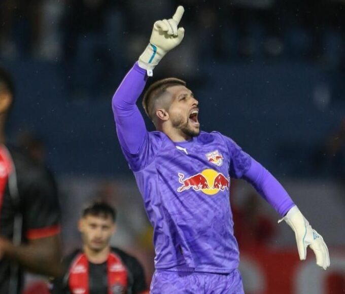 RB Bragantino vence o Vitória em jogo com dois pênaltis e gol de goleiro no Brasileirão - Canal Na Coruja