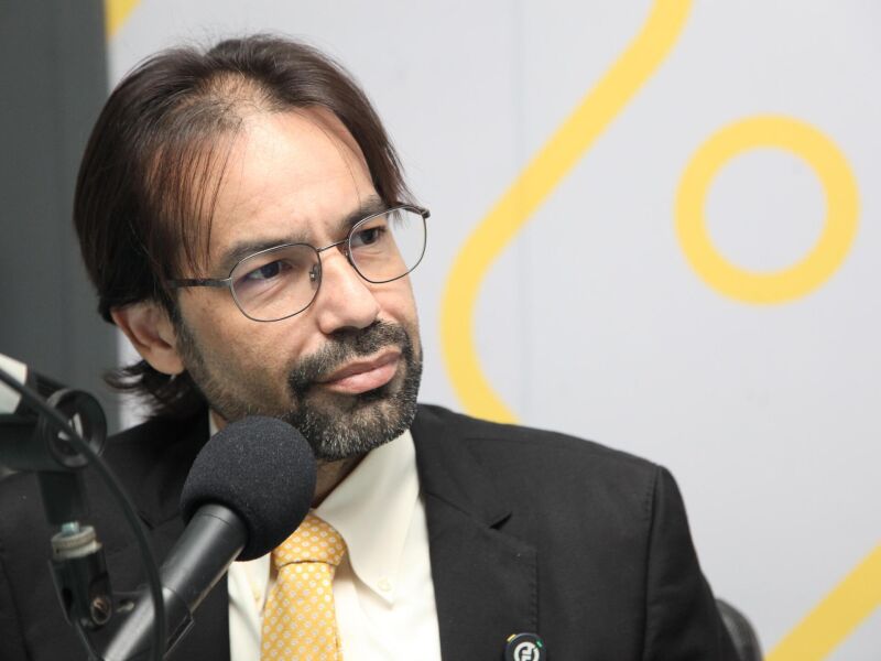 Secretário de Saúde de Pernambuco reage a desafio da secretária sobre relatórios
