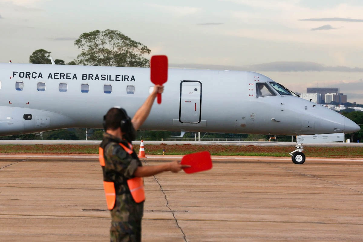 Suriname presidente resgate aéreo Brasil