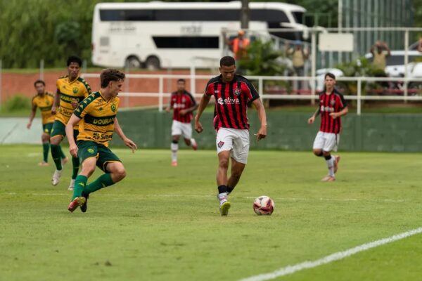 vitoria-marca-no-fim-e-derrota-o