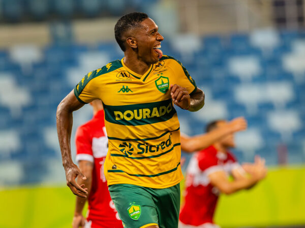 Com gols de Vinicius Peixoto e Pepê, Cuiabá bate o CRB e volta vencer na Série B 6 Com gols de Vinicius Peixoto e Pepê, Cuiabá bate o CRB e volta vencer na Série B - Canal Na Coruja