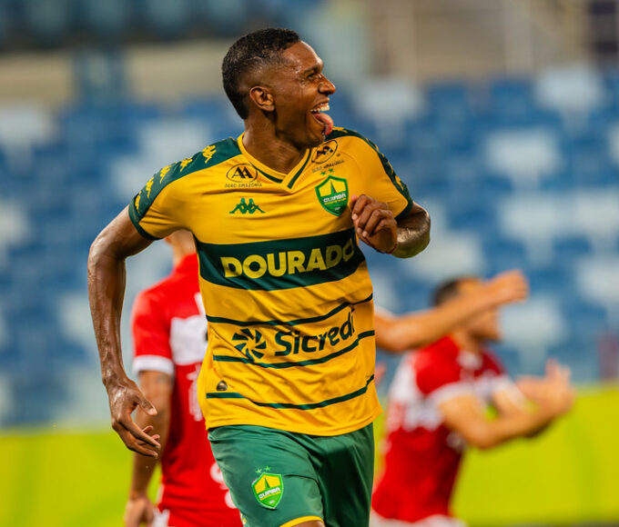 Com gols de Vinicius Peixoto e Pepê, Cuiabá bate o CRB e volta vencer na Série B 34 Com gols de Vinicius Peixoto e Pepê, Cuiabá bate o CRB e volta vencer na Série B - Canal Na Coruja