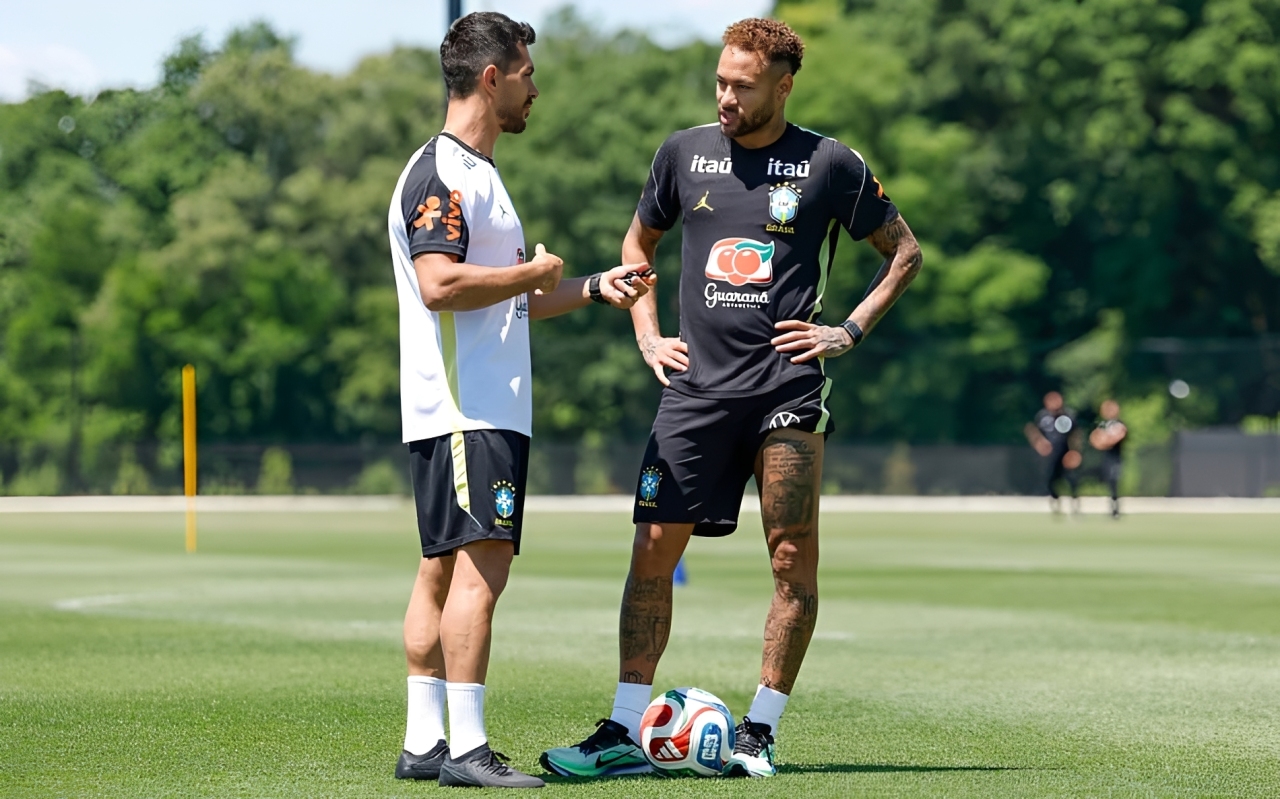 Neymar-vai-a-campo-e-treina-com (1)