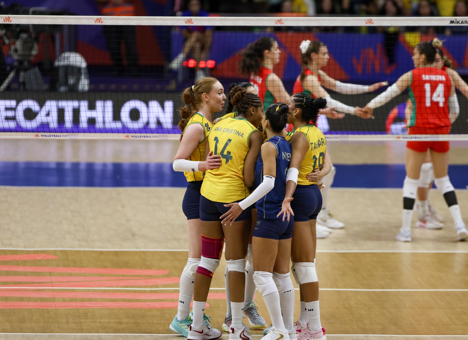 Brasil vence a Bulgária por 3 sets a 0 e segue 100% na VNL - Canal Na Coruja