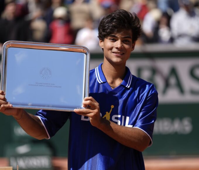 Guto Miguel conquista Roland Garros juvenil e faz história para o tênis brasileiro - Canal Na Coruja