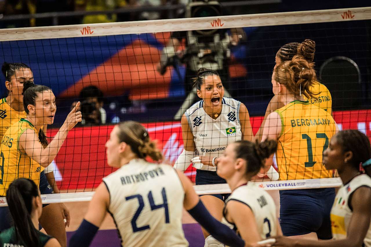 Brasil vence a Itália no tie-break após ótimo começo e impede a 40° vitória italiana seguida - Canal Na Coruja