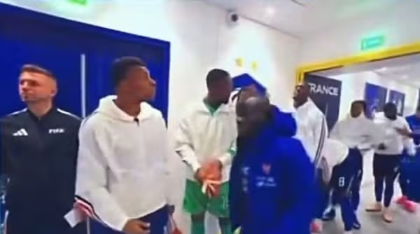 Climão? Imagens mostram Mbappé e Kanté sem cumprimento e agitam bastidores da seleção francesa - Canal Na Coruja