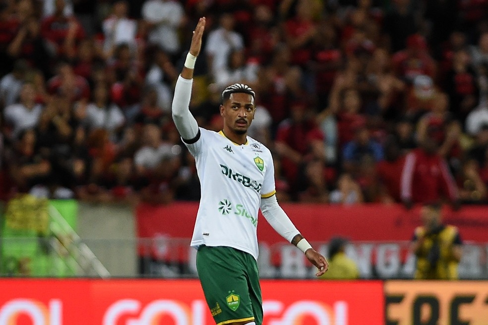 Derik Lacerda comemorando no Maracanã