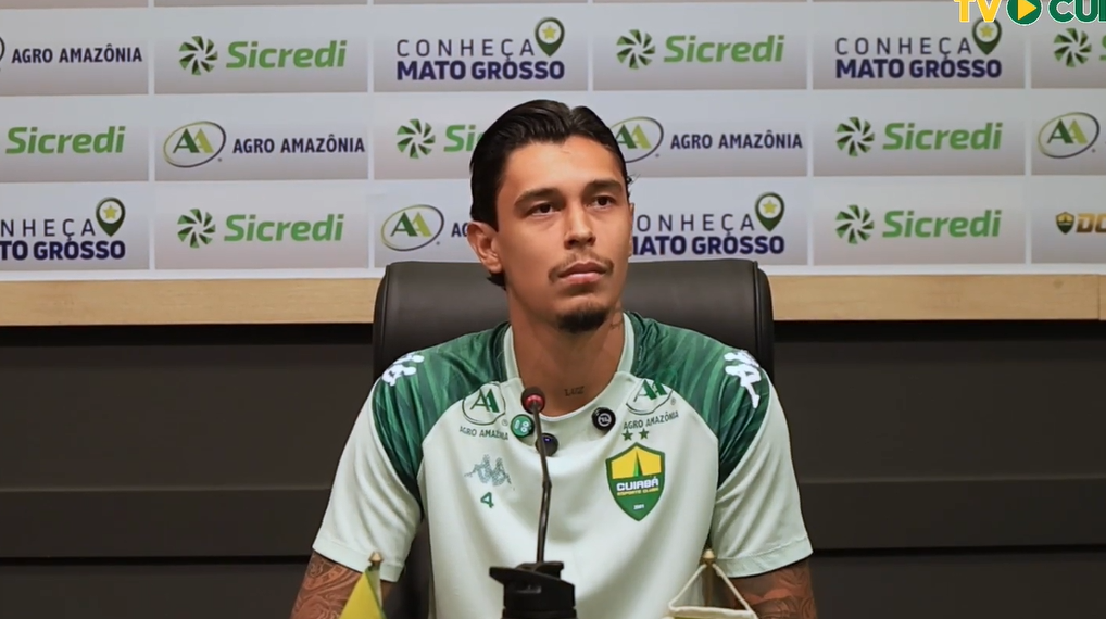 Vitor Mendes em entrevista coletiva concedida no CT Manoel Dresch.