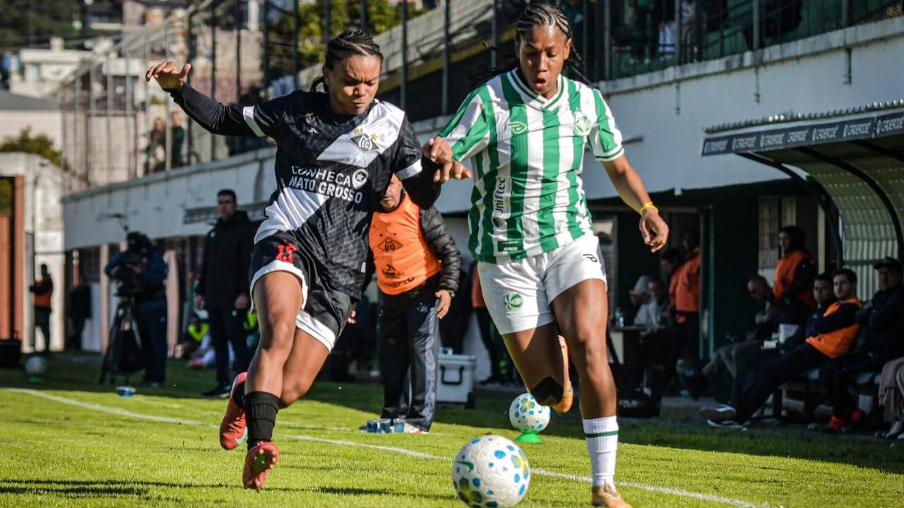 Juventude e Mixto jogando pela15° rodada do Brasileirão Feminino Série A1