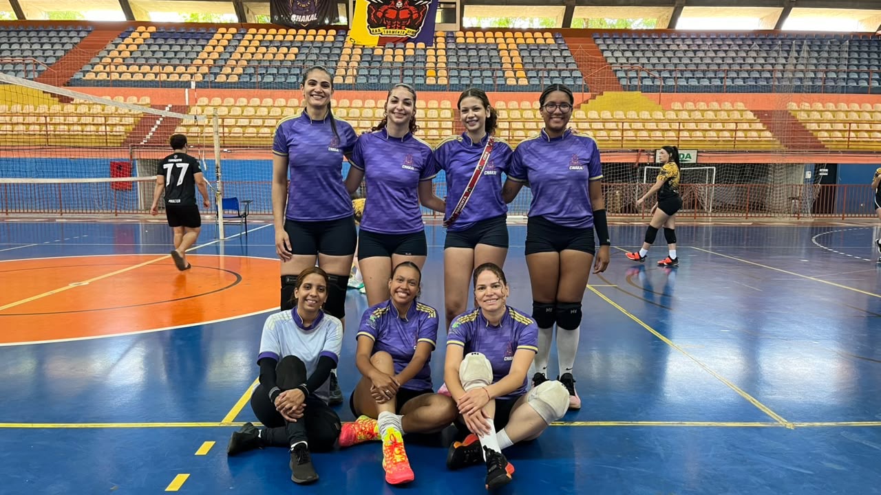 Chakal vence Kodiak em jogo de voleibol feminino 1 Equipe de vôlei feminino da Chackal.