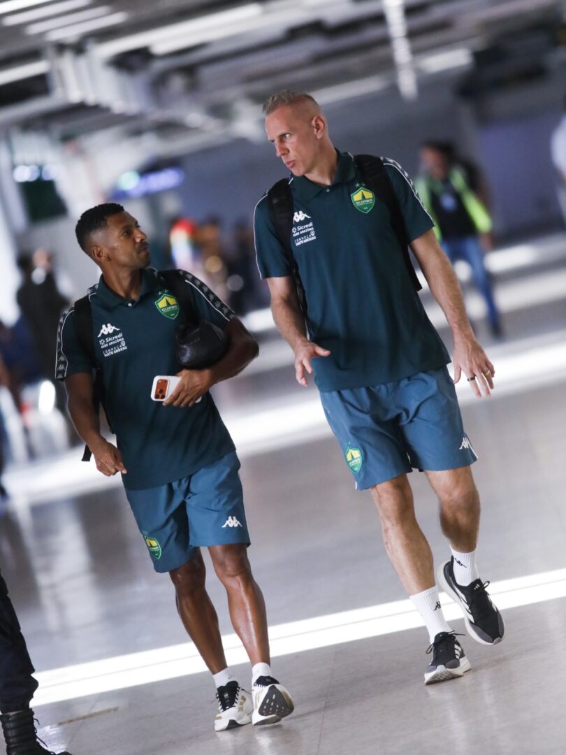 Cuiabá inicia sequência de "10 finais" na Série B em busca do G-6 3 Delegação do Cuiabá embarcando para enfrentar o Criciúma.