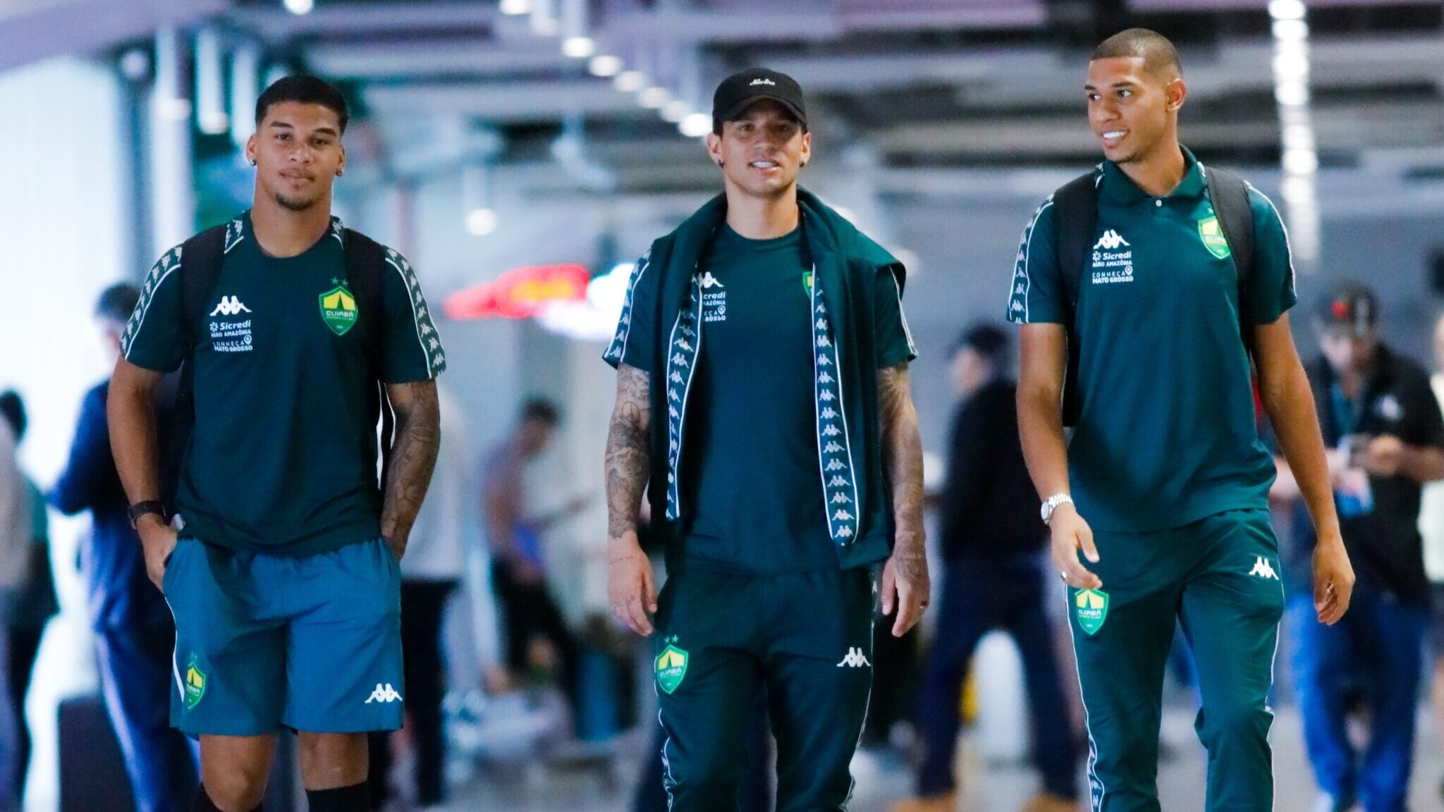 Delegação do Cuiabá embarcando rumo a São Paulo.
