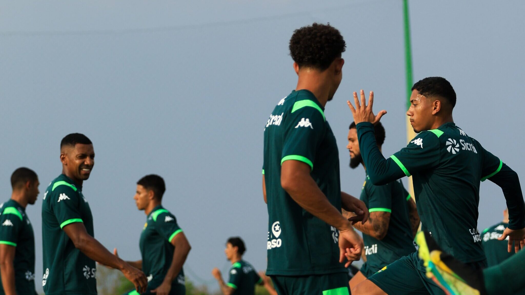 Delegação do Cuiabá treinando.