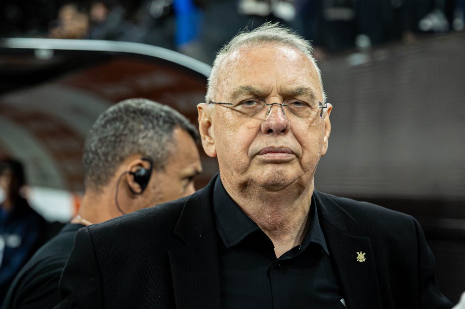 osmar stabile durante final da copa do brasil 5vgq
